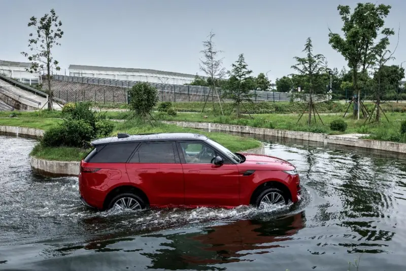 勝臨其境 豪華挑戰者再啟新程!全新攬勝運動版縱行天府之國! 圖片1