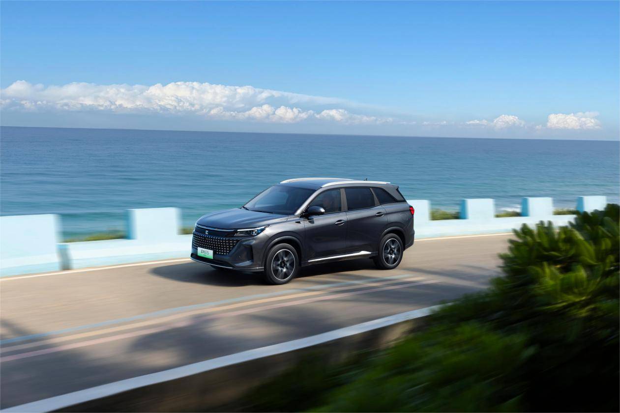 藍電E5榮耀版上市,9.98萬起中型插混SUV,純電續航100km!