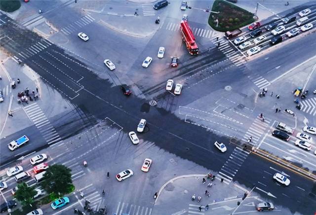 親自直播、不控評的魏建軍,越來越有網感了