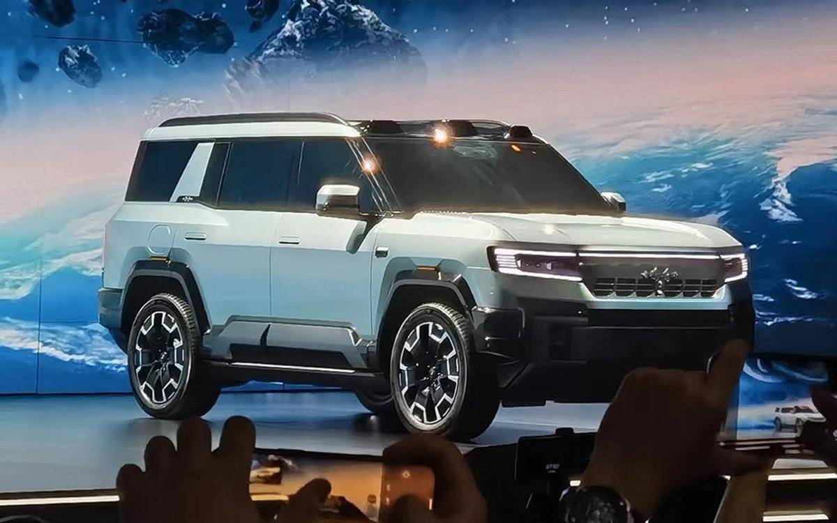 連發3款新車!方程豹放“大招”了,不止豹8和豹3,居然還有超跑