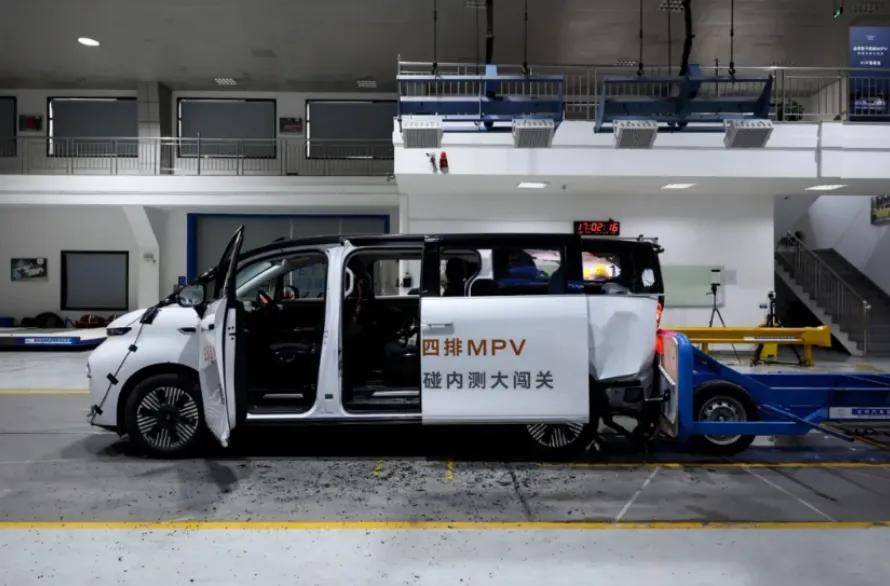 豪華無懼硬碰硬,L380如何鍛造大空間之上的極致安全?