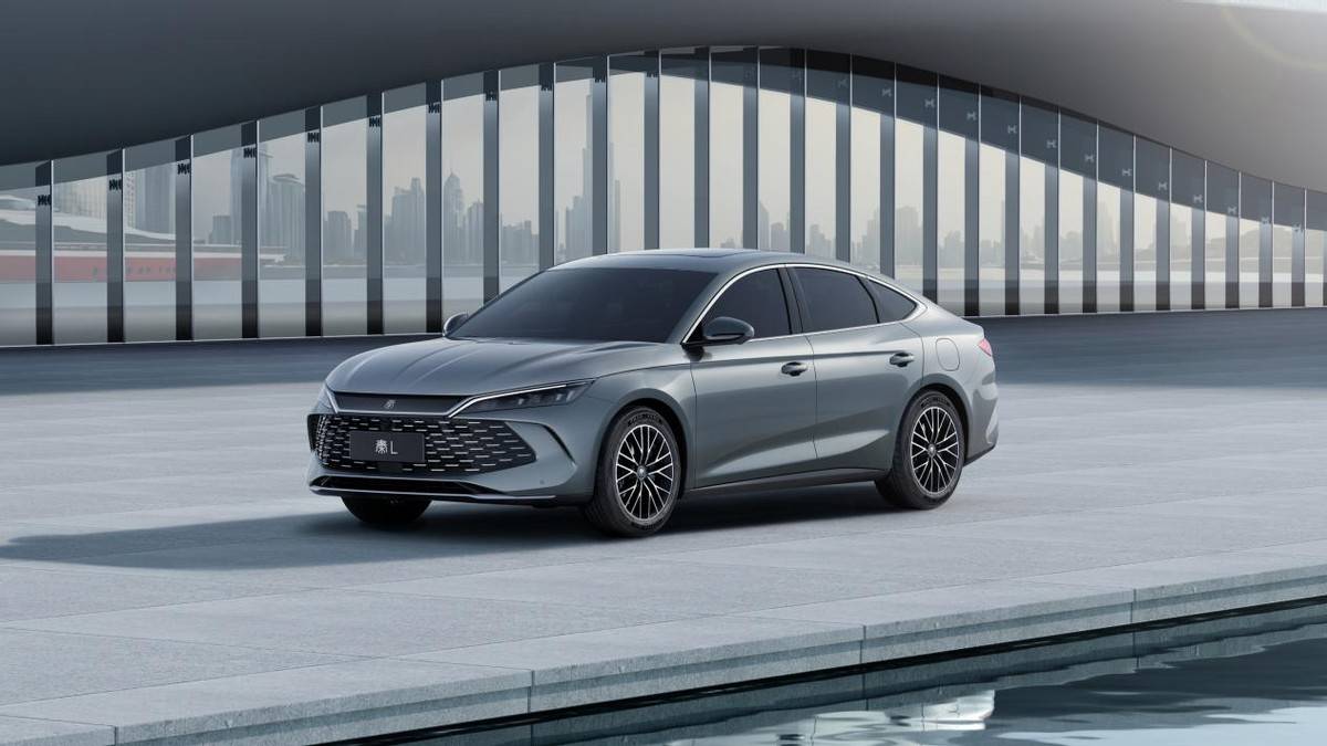 12萬起?秦L龍顏進化驚艷來襲,或成凱美瑞最強勁敵