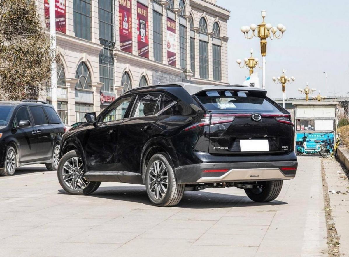 現在10萬級國產SUV啥水平?標配8氣囊8.8s破百,帶 你看傳祺GS4 MAX