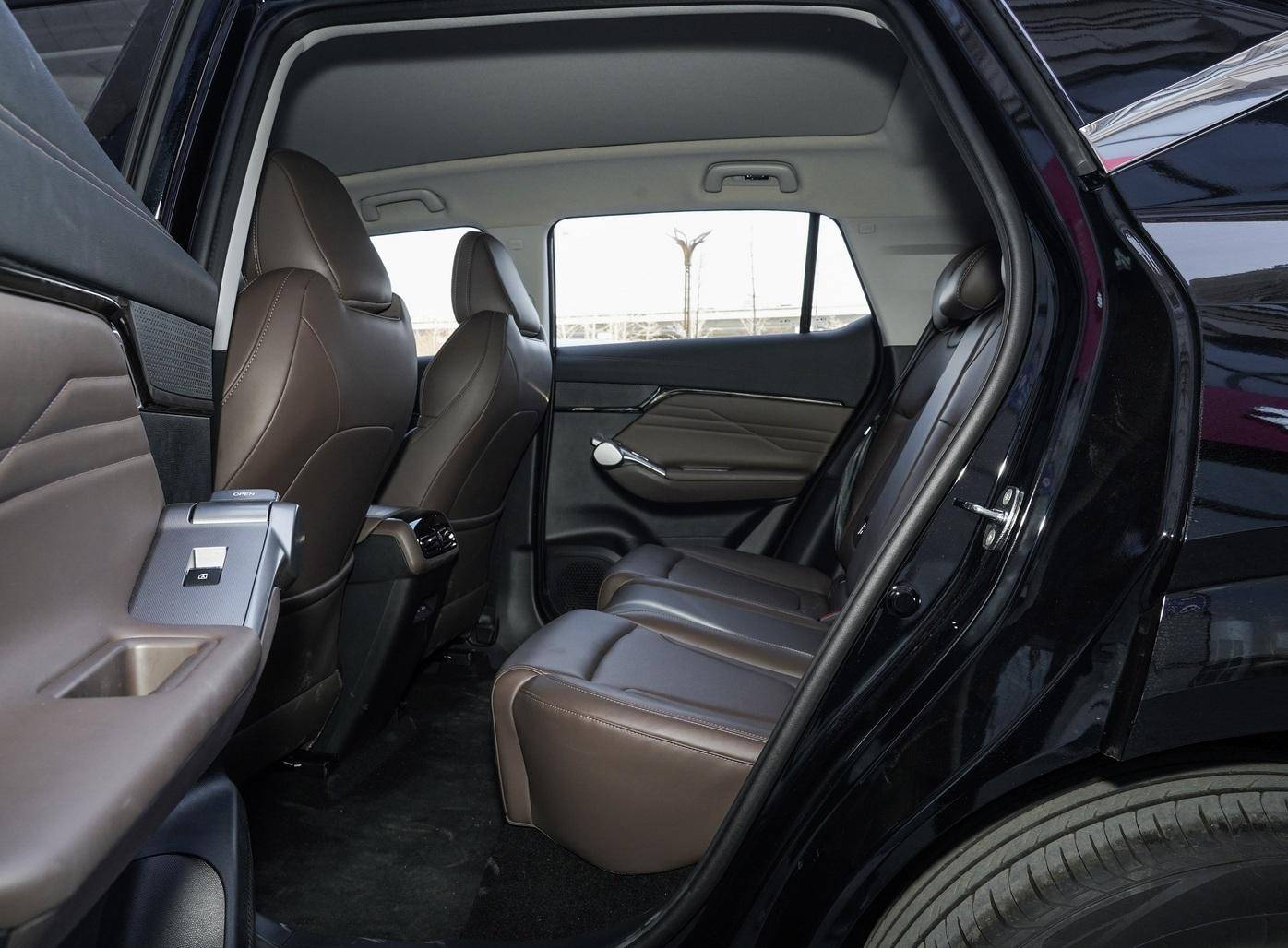 現在10萬級國產SUV啥水平?標配8氣囊8.8s破百,帶 你看傳祺GS4 MAX