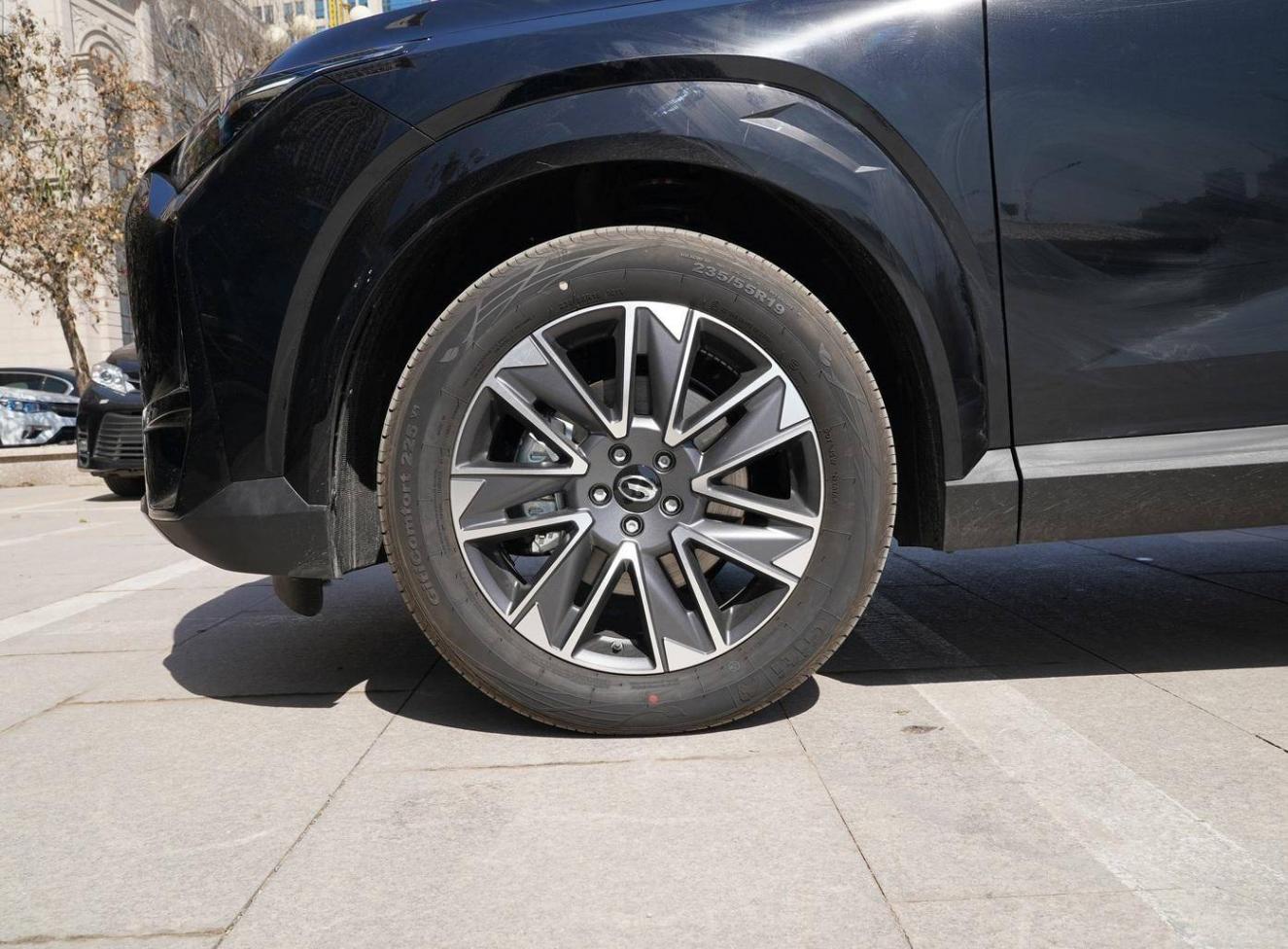 現在10萬級國產SUV啥水平?標配8氣囊8.8s破百,帶 你看傳祺GS4 MAX