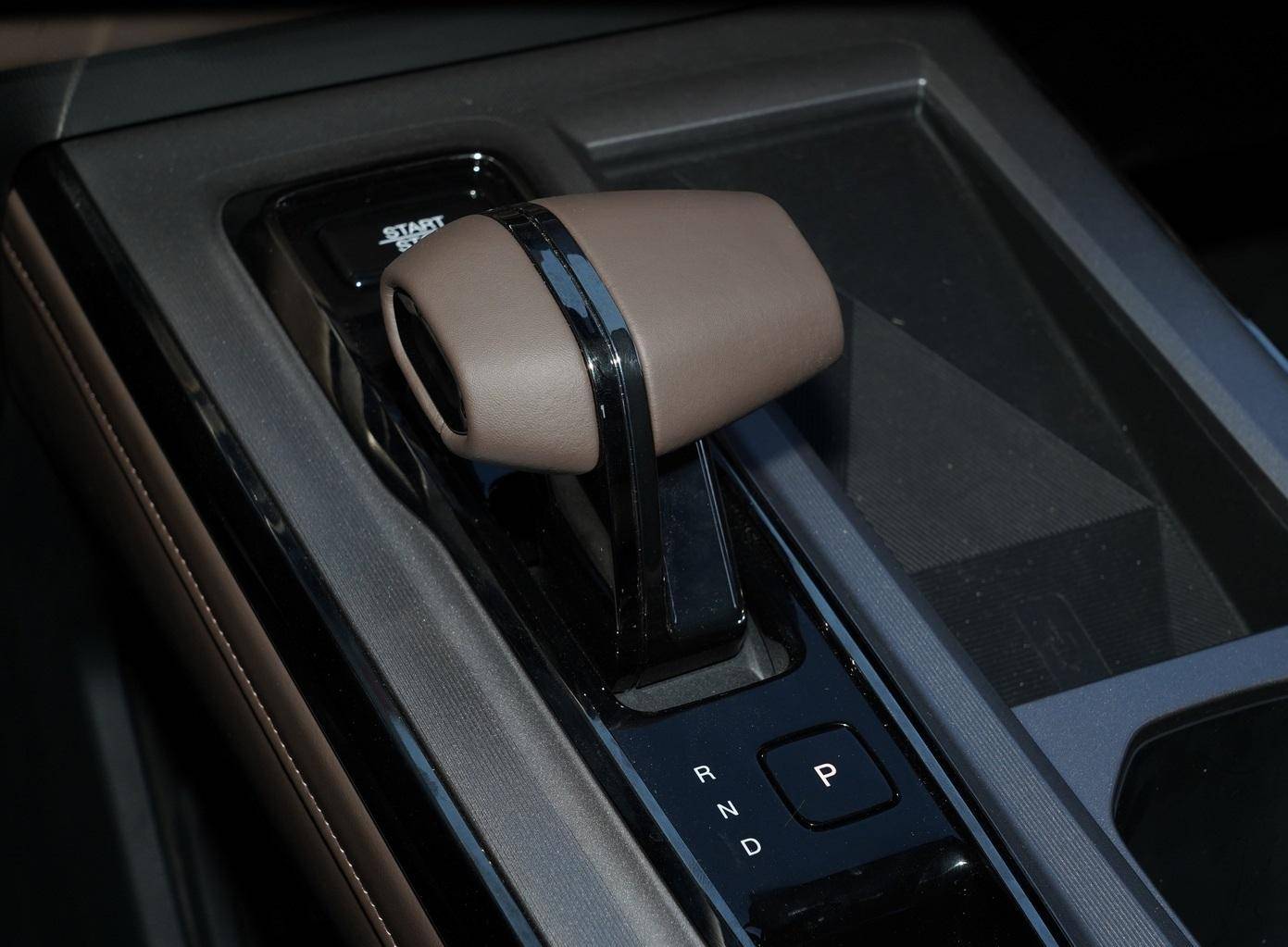 現在10萬級國產SUV啥水平?標配8氣囊8.8s破百,帶 你看傳祺GS4 MAX