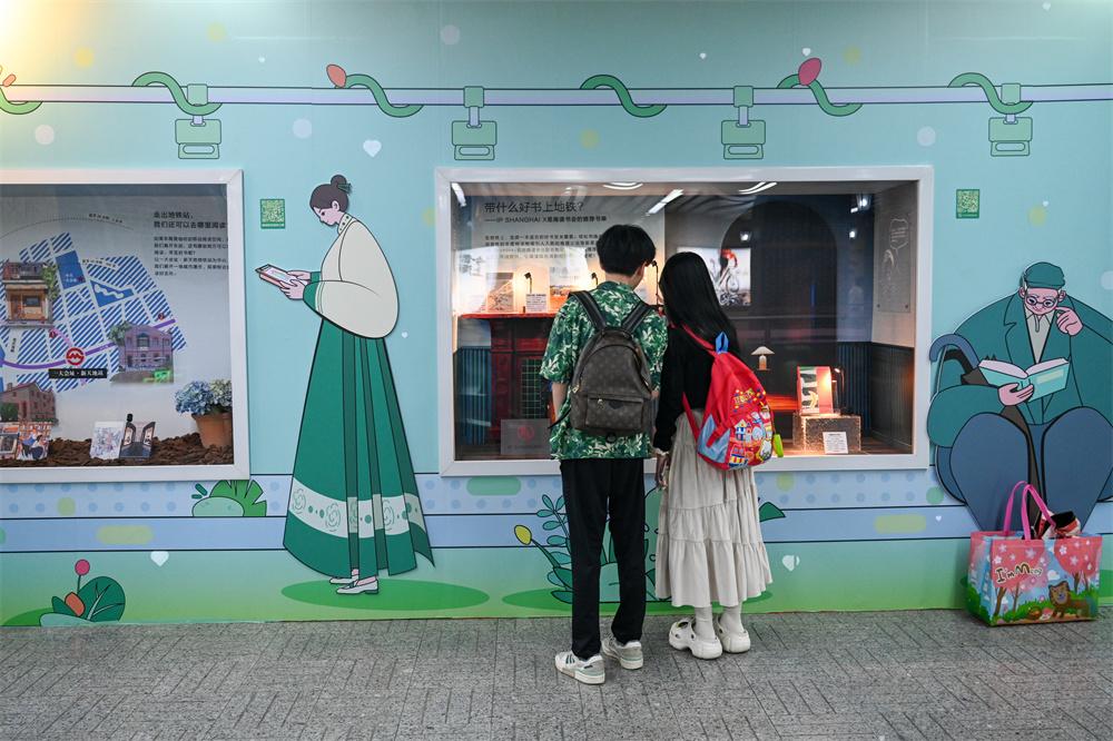 在地鐵閱見美麗上海:流動的風景線,濃郁的書香