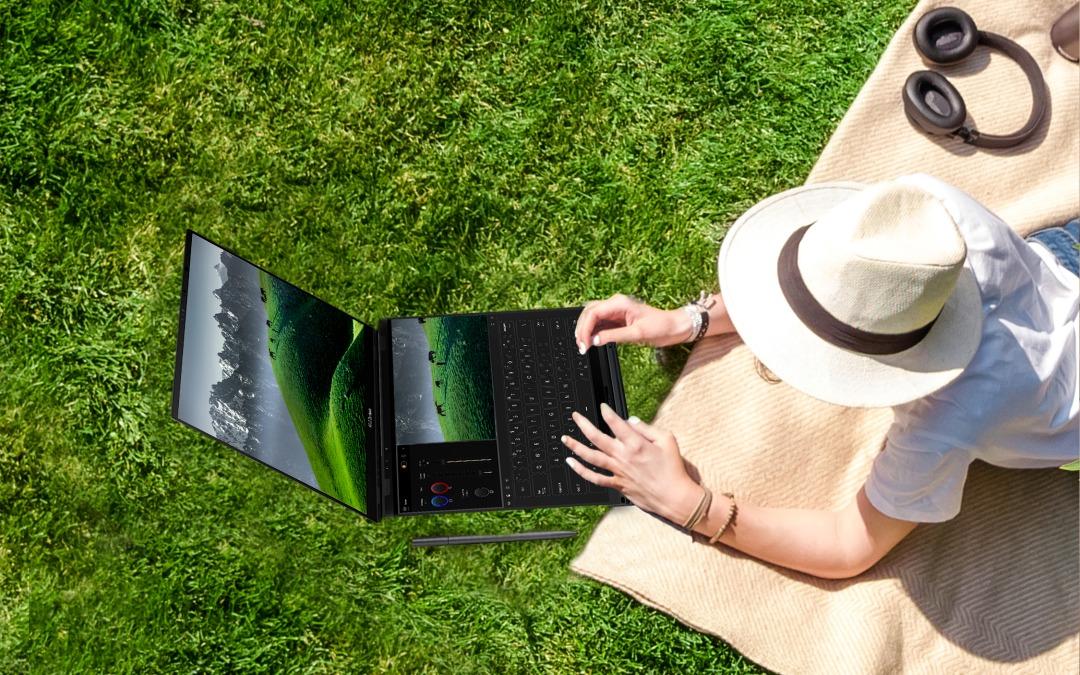 5.1帶上雙屏筆記本電腦出游是一種什么體驗