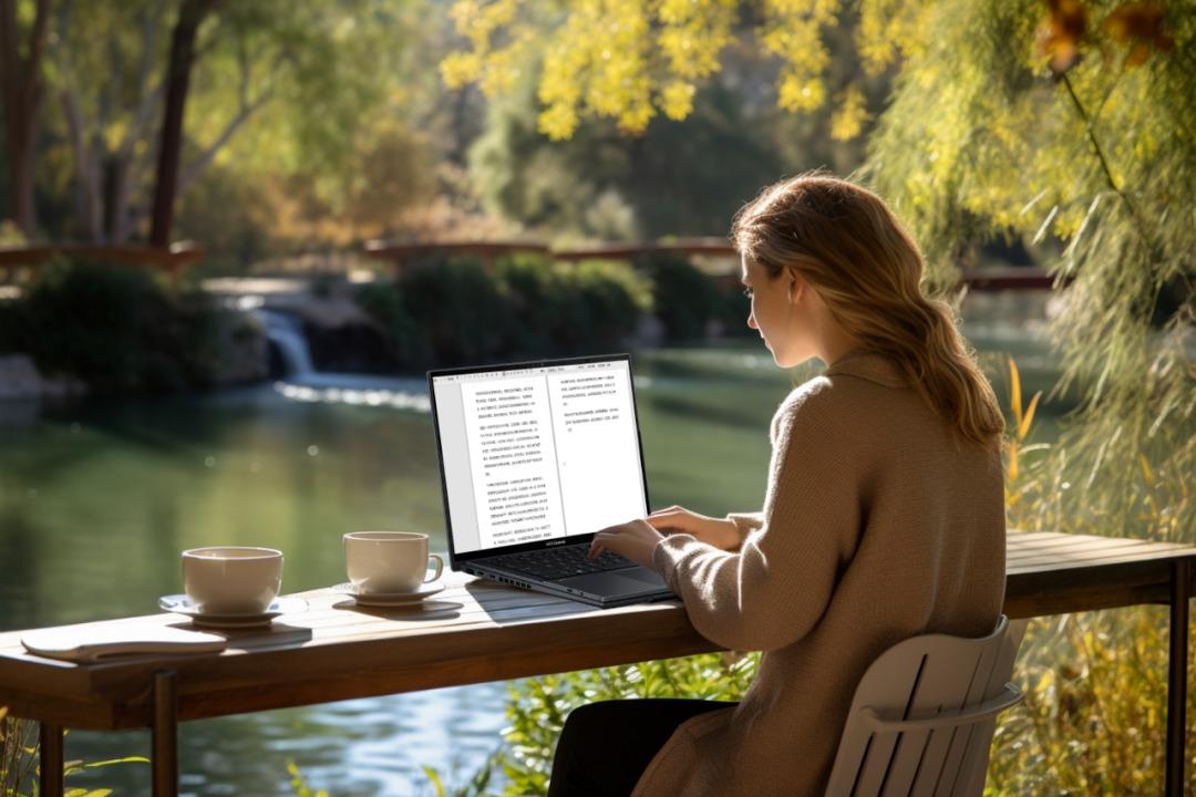 5.1帶上雙屏筆記本電腦出游是一種什么體驗