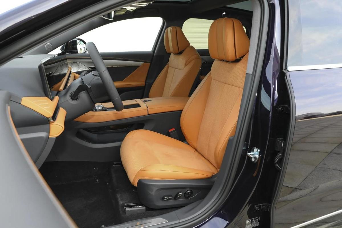 深度體驗(yàn)追光PHEV,這臺(tái)新能源豪華品牌轎車,值得入手嗎?