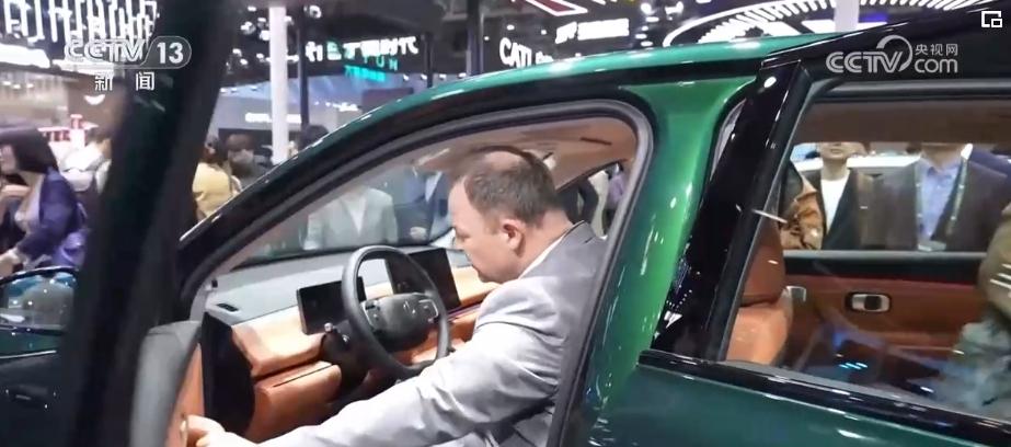 新能源汽車完善產(chǎn)業(yè)生態(tài)鏈“出海” 憑借技術(shù)優(yōu)勢加快“走出去”