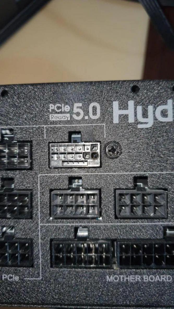 顯卡和電源側“雙殺”,RTX 4090降低功耗仍存接口燒熔風險