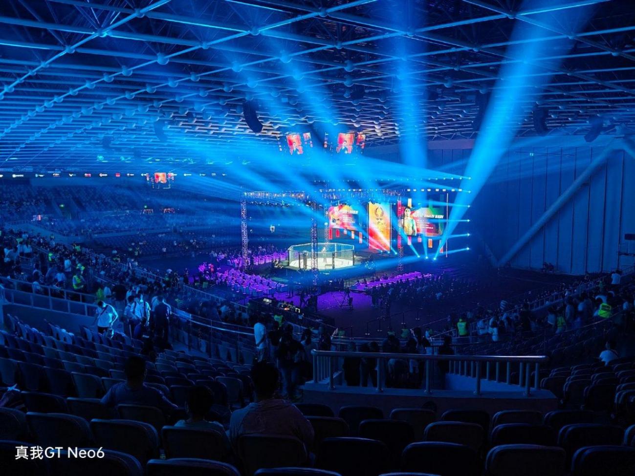 真我 GT Neo6 評(píng)測(cè):100 塊錢(qián),給我加!