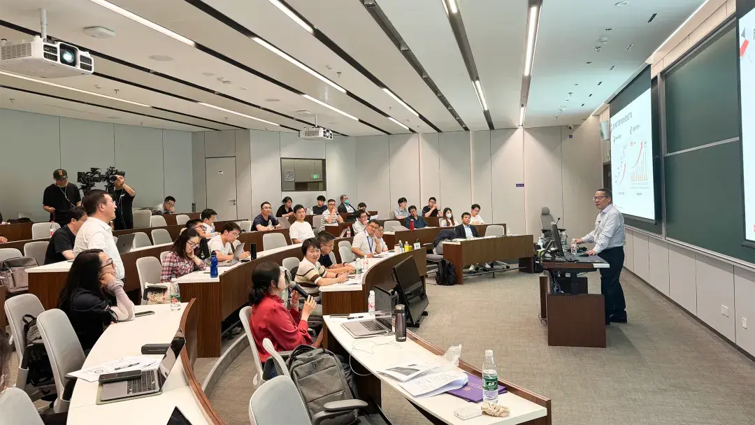 聯(lián)想受邀為清華經(jīng)管學院MBA授課智能化轉(zhuǎn)型實踐
