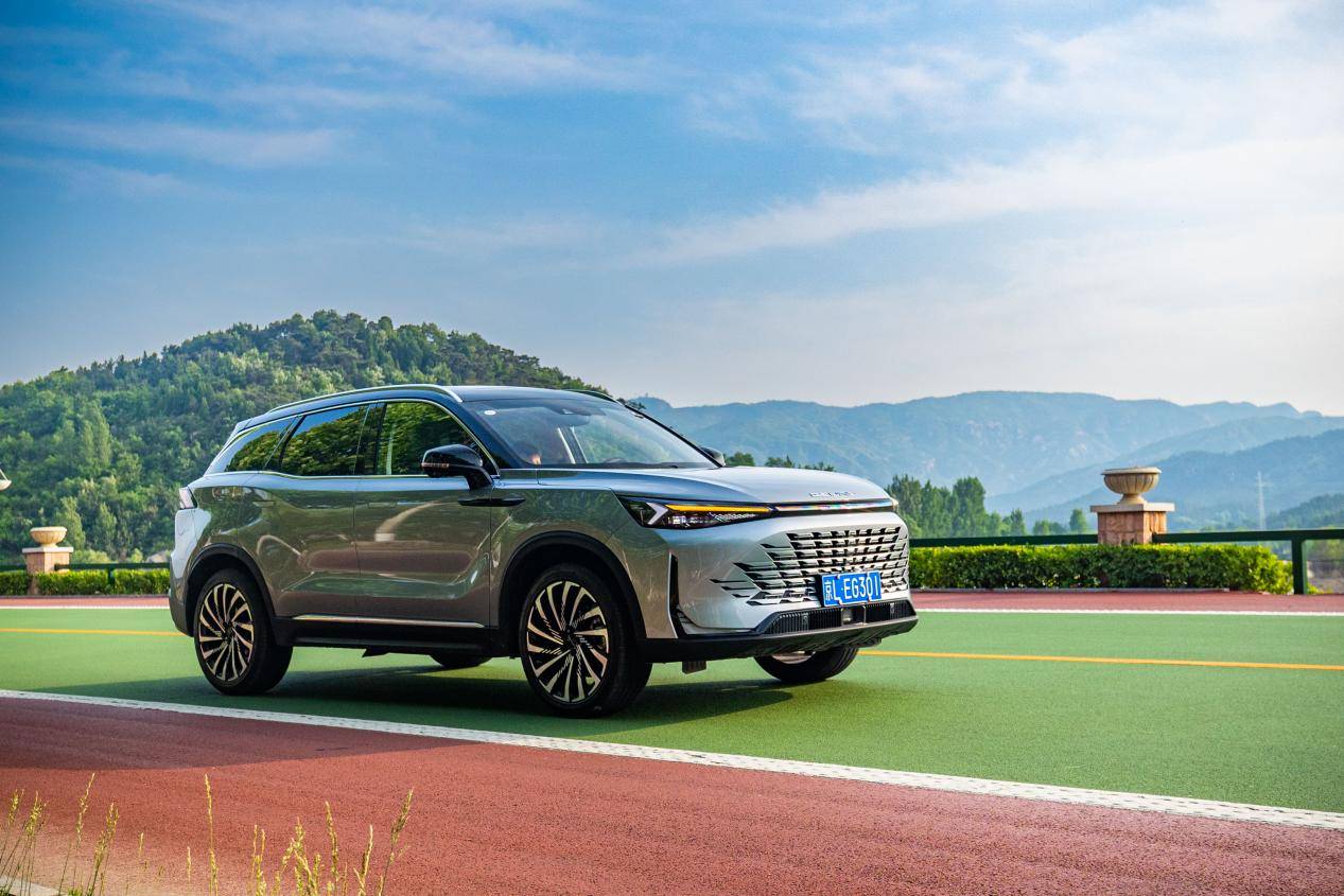 今年母親節陪媽媽們出行,沒有什么比新X7的“女王副駕”更合適