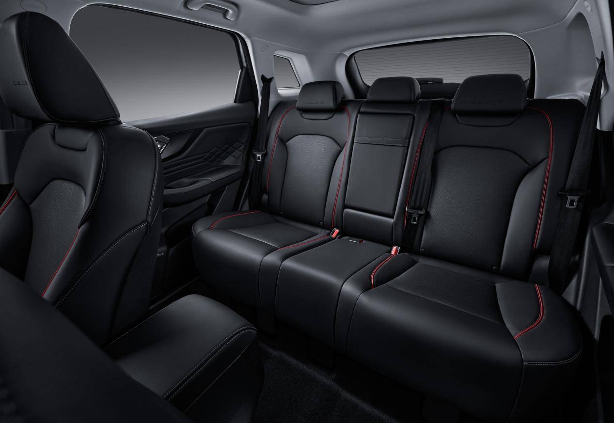 今年母親節陪媽媽們出行,沒有什么比新X7的“女王副駕”更合適