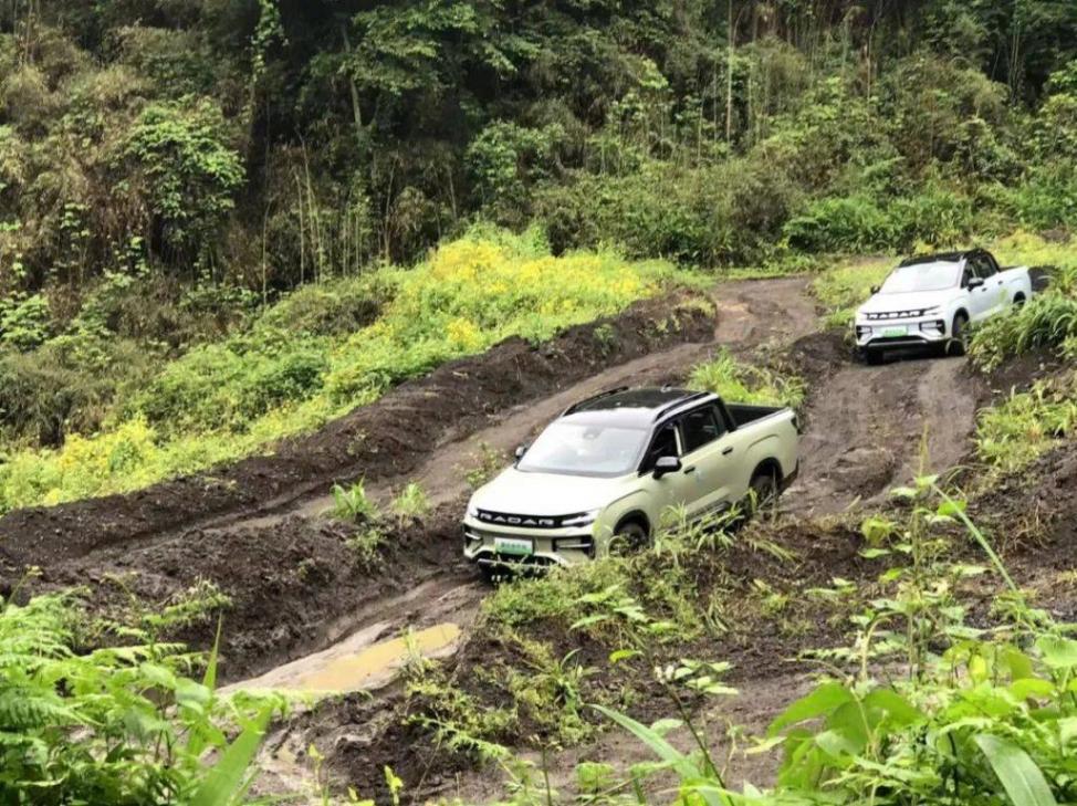 電動皮卡多會玩?試駕雷達地平線:跑山爬坡、越野露營樣樣精通