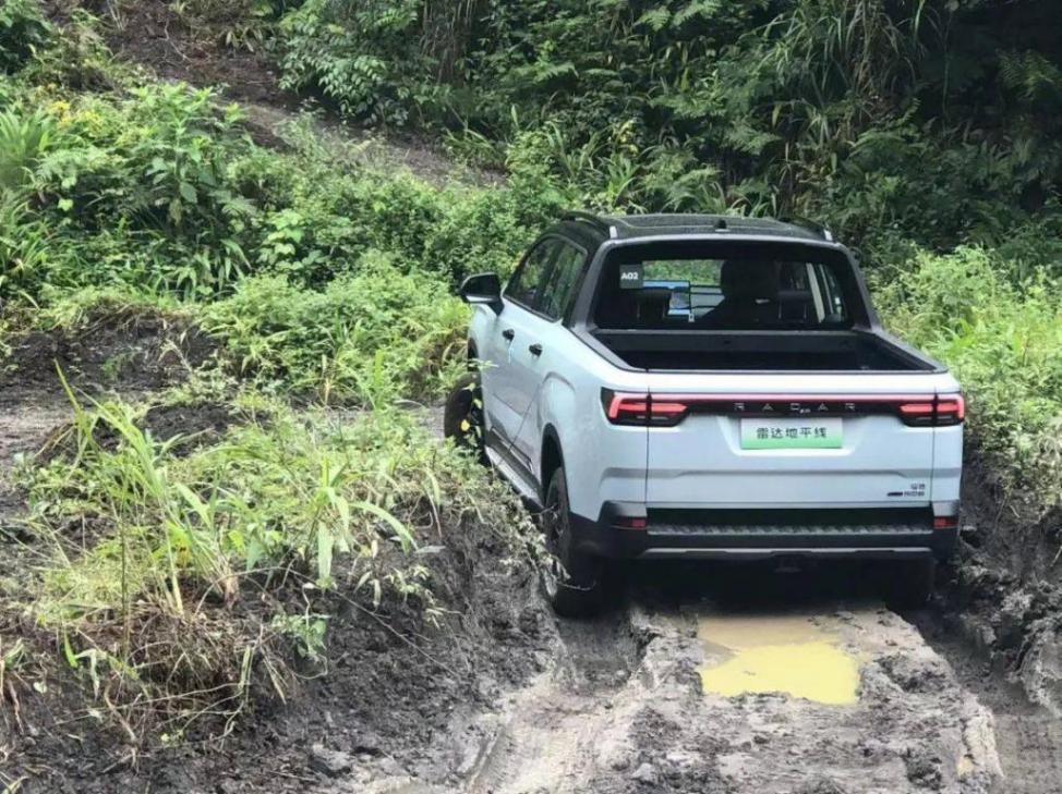 電動皮卡多會玩?試駕雷達地平線:跑山爬坡、越野露營樣樣精通