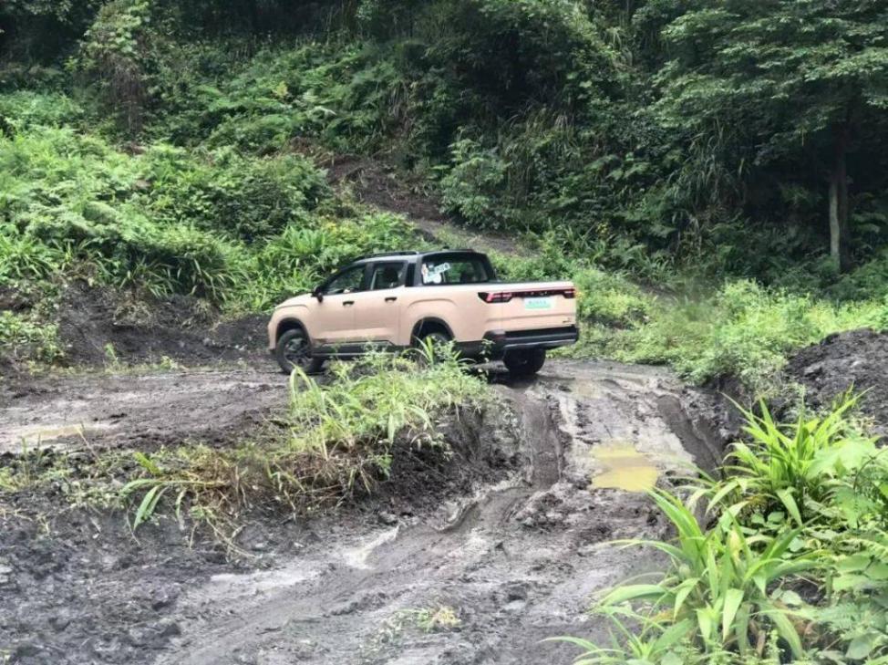 電動皮卡多會玩?試駕雷達地平線:跑山爬坡、越野露營樣樣精通