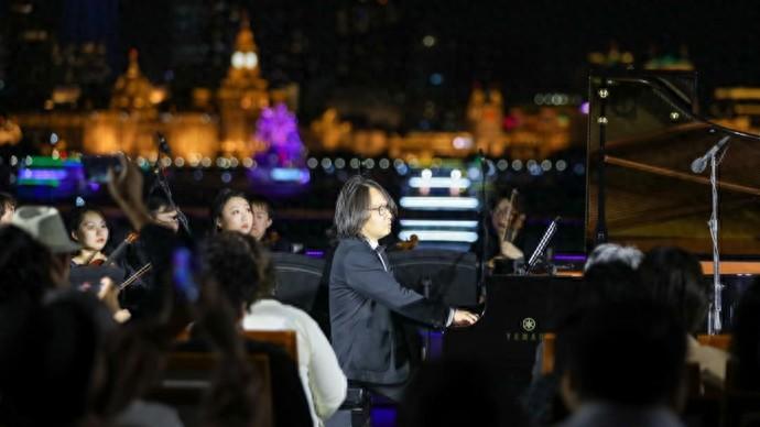 宋思衡的北外灘游船音樂會(huì),一場(chǎng)流動(dòng)的盛宴