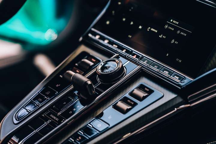 為真正駕駛者而來 阿斯頓·馬丁全新Vantage震撼上市