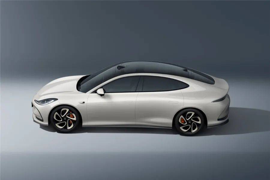 智己L6卷至19.99萬(wàn)起,小米鯰魚(yú)效應(yīng)初顯