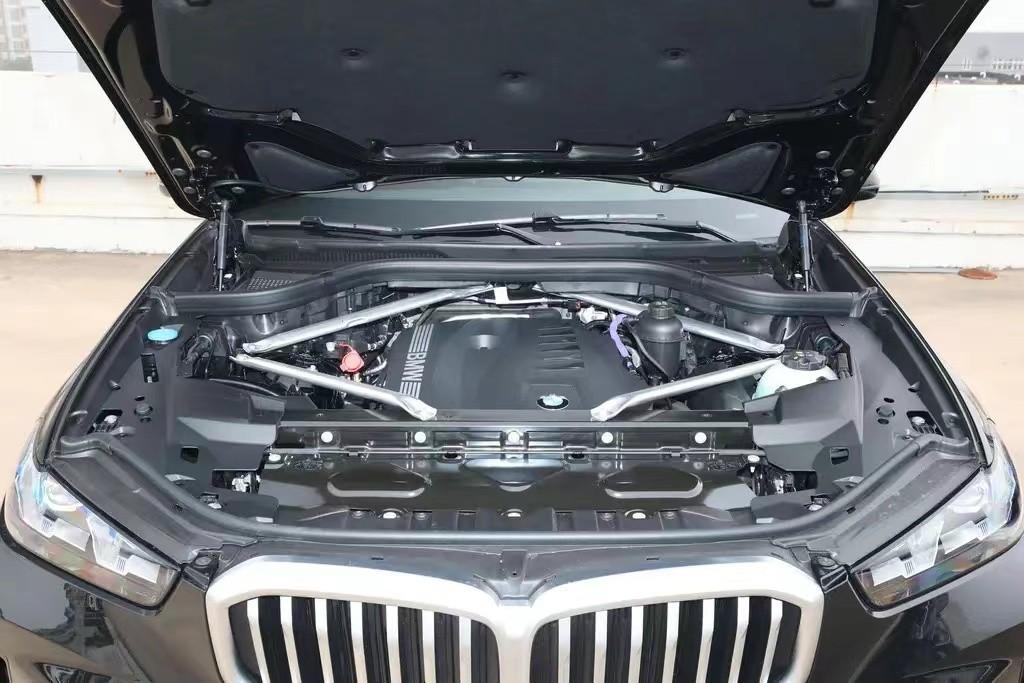 豪華中大型SUV首選,軸距超3米1,配2.0T+8AT,解讀寶馬X5