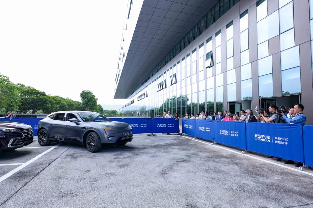 阿維塔擔綱駐華使節專用車,感受中國新能源汽車的蓬勃向上