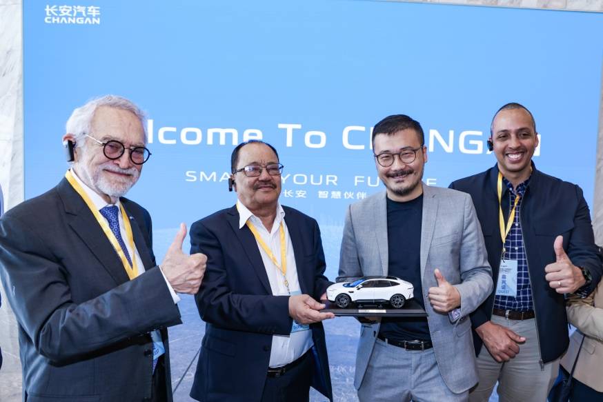 阿維塔擔綱駐華使節專用車,感受中國新能源汽車的蓬勃向上