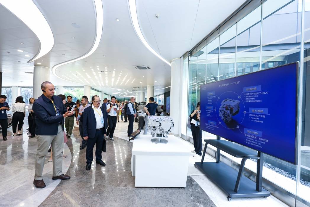 阿維塔擔綱駐華使節專用車,感受中國新能源汽車的蓬勃向上