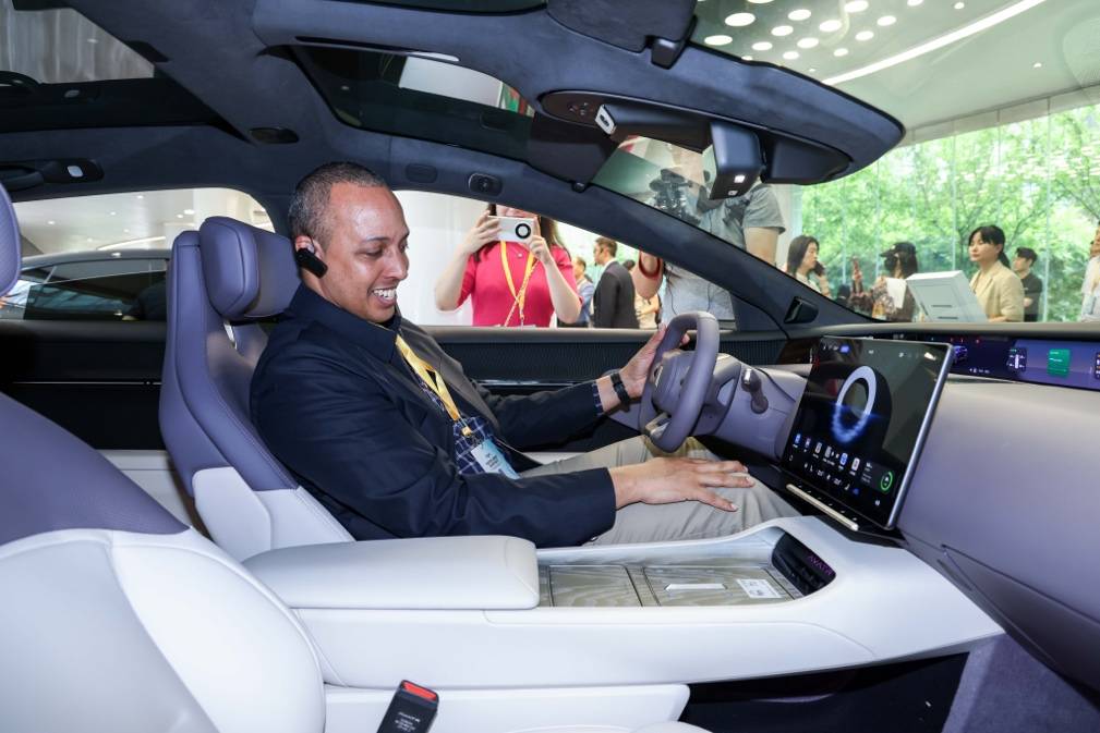 阿維塔擔綱駐華使節專用車,感受中國新能源汽車的蓬勃向上