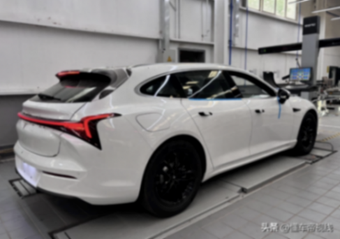 競爭極氪001?哪吒S獵裝版內(nèi)飾曝光,或7月上市/提供四驅(qū)