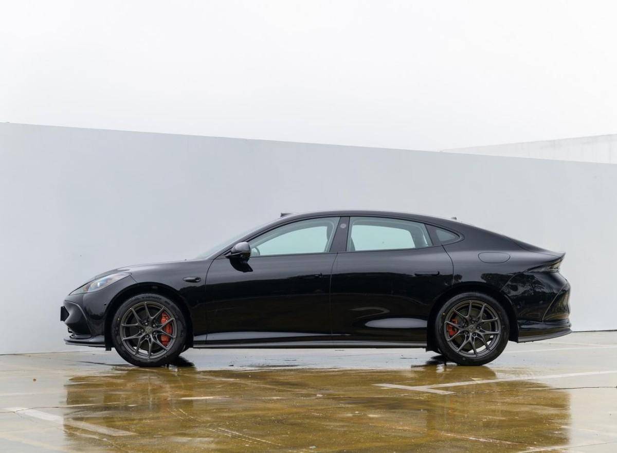 智己又一款新車上市,5款配置車型,哪款更值得入手?