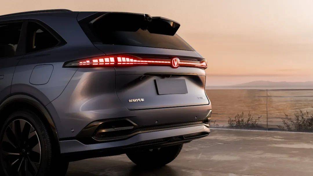 顏值碾壓新哈弗H6,全新一代長安CS75PLUS引領設計潮流風向標