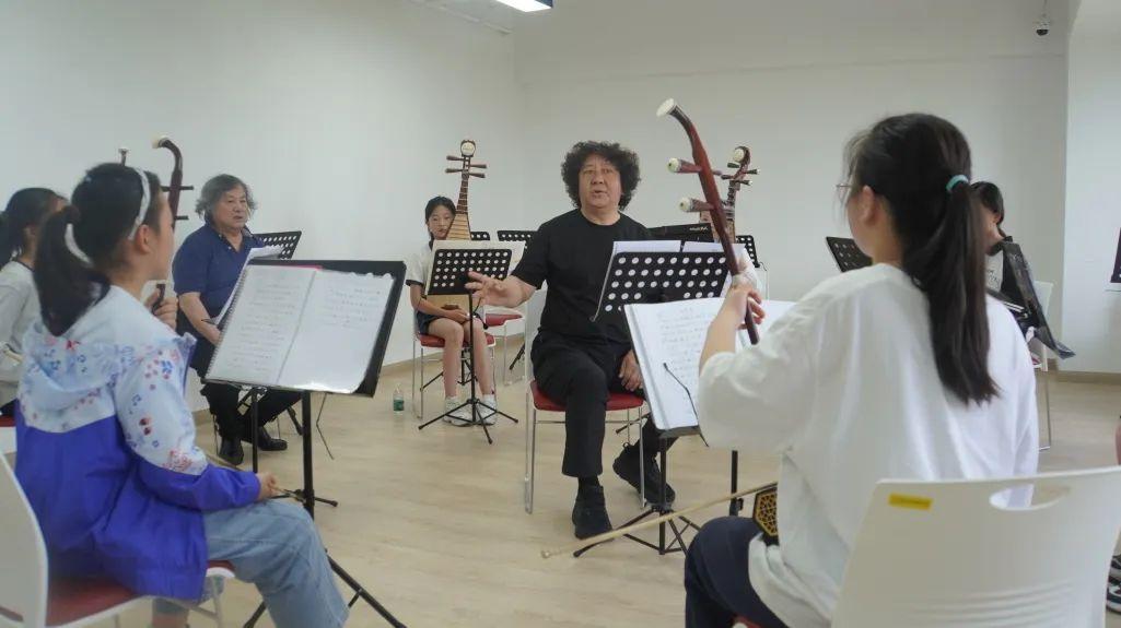 指導青少年演繹江南絲竹,著名指揮家湯沐海又來上海長寧啦