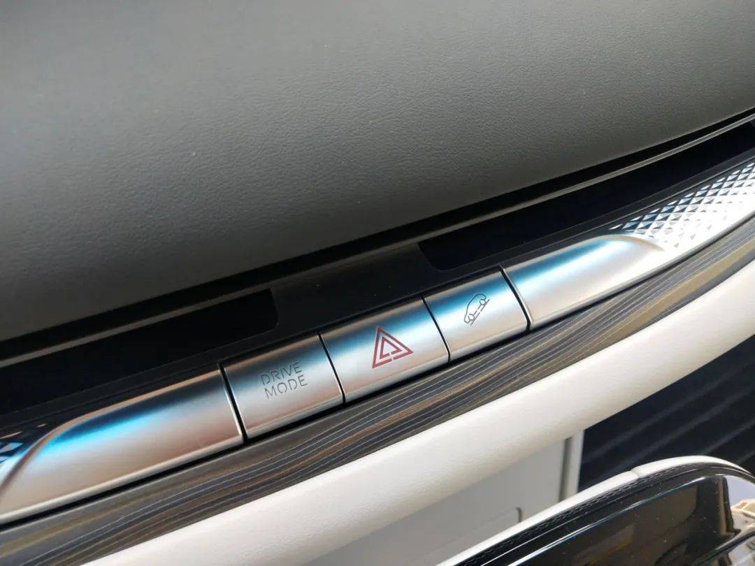 長續(xù)航、大空間 關(guān)鍵價格還不到20萬 試駕東風風行星海V9