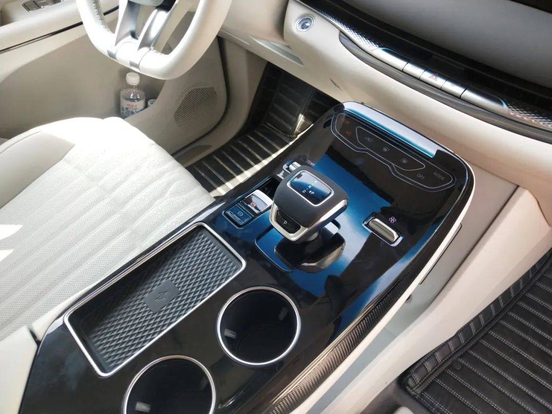 長續(xù)航、大空間 關(guān)鍵價格還不到20萬 試駕東風風行星海V9