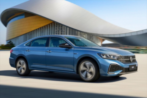 帕薩特出眾款超值優(yōu)惠+豪華配置,你的德系夢想可以實現(xiàn)了!