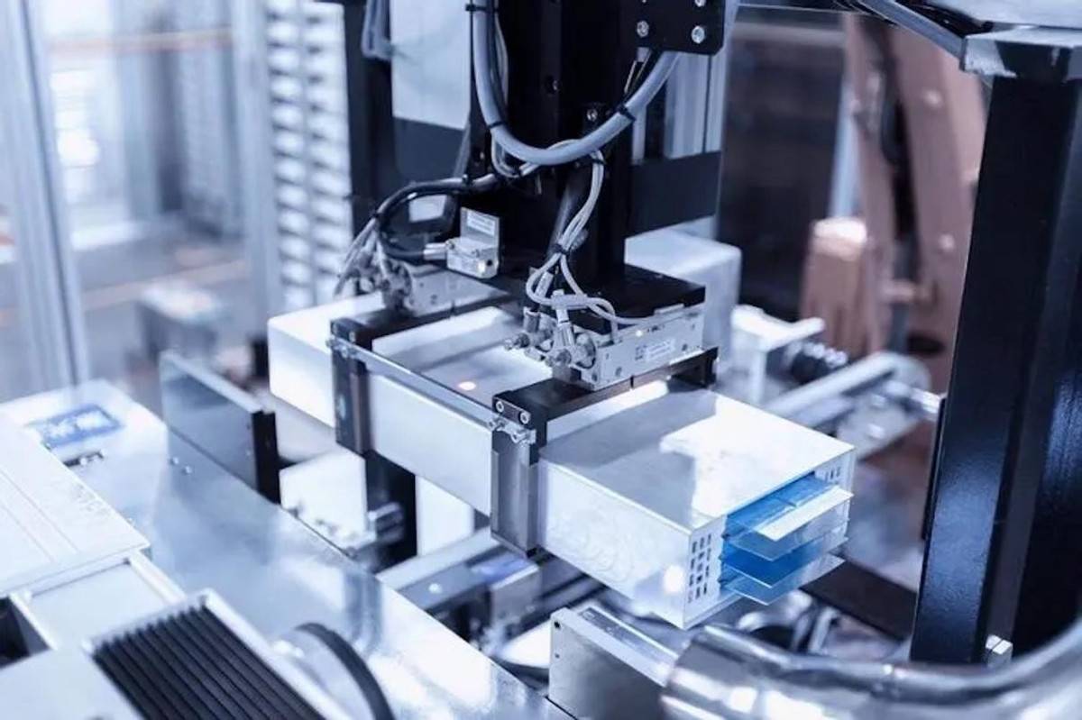 見證歷史!買燃油車的人成少數派,新能源“反擊戰”初步成功