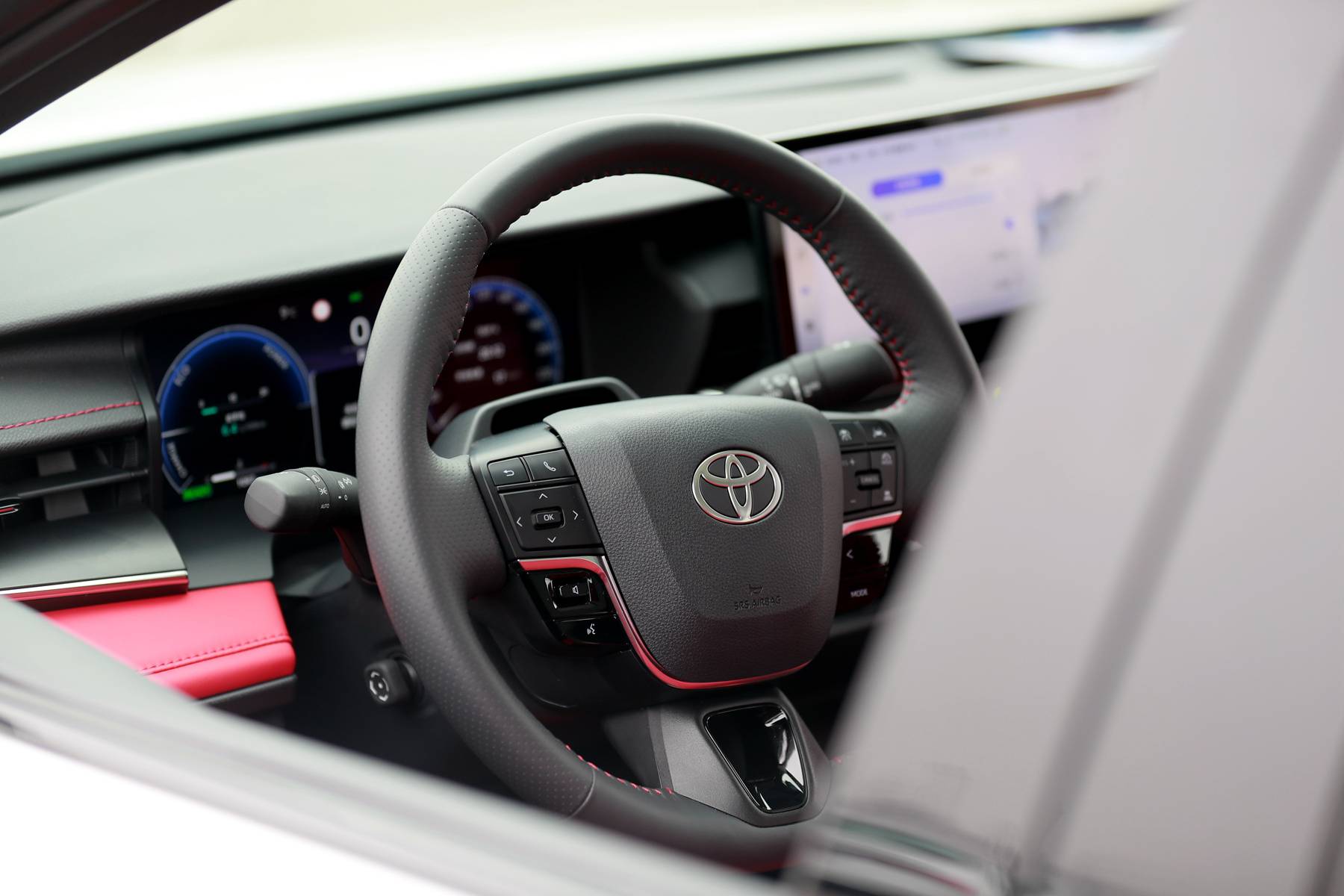 2024年B級轎車該怎么選,全新一代邁騰還是第9代凱美瑞?