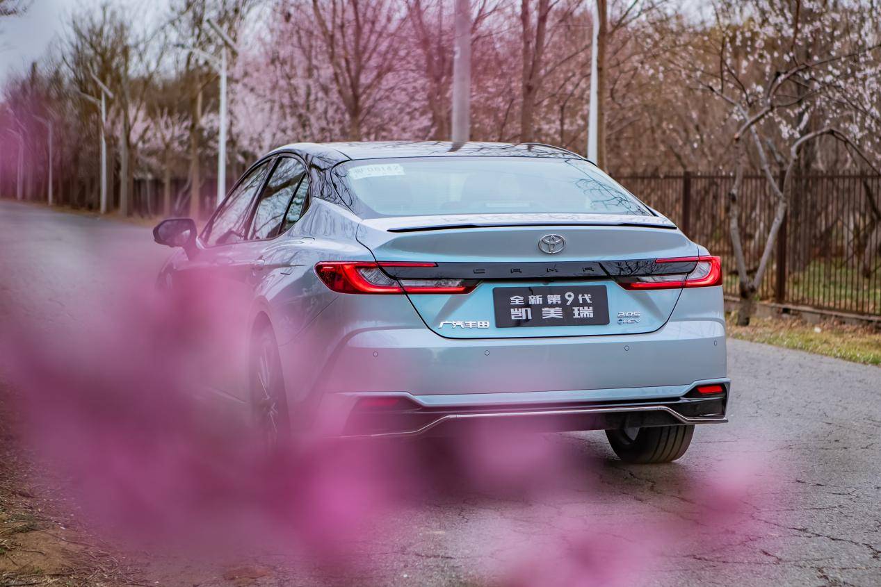 2024年B級轎車該怎么選,全新一代邁騰還是第9代凱美瑞?