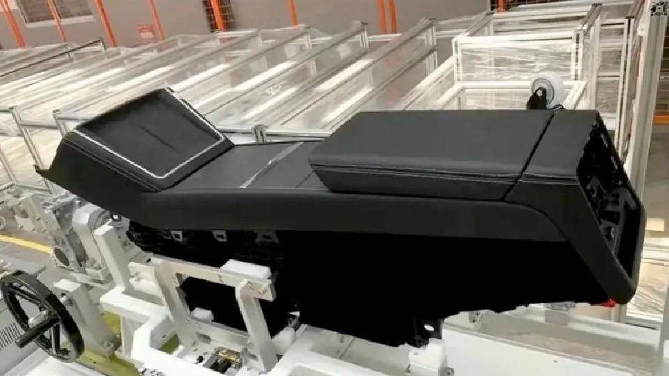 Model Y改款之后,局域800V高壓上車,降價更難了?