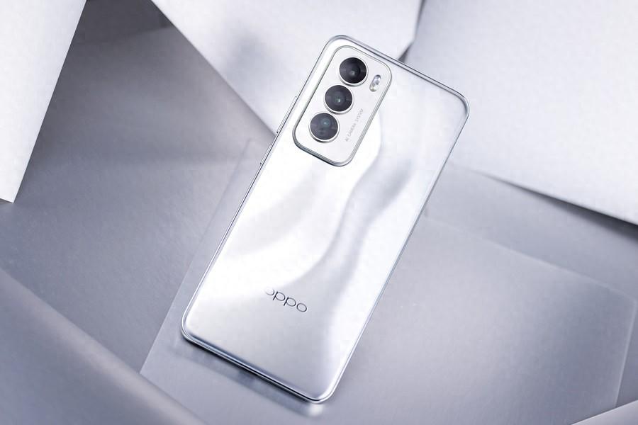 合照不再留遺憾 OPPO Reno12系列AI閉眼修復(fù)幫你秒睜眼