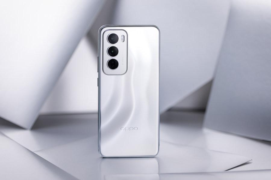 合照不再留遺憾 OPPO Reno12系列AI閉眼修復(fù)幫你秒睜眼