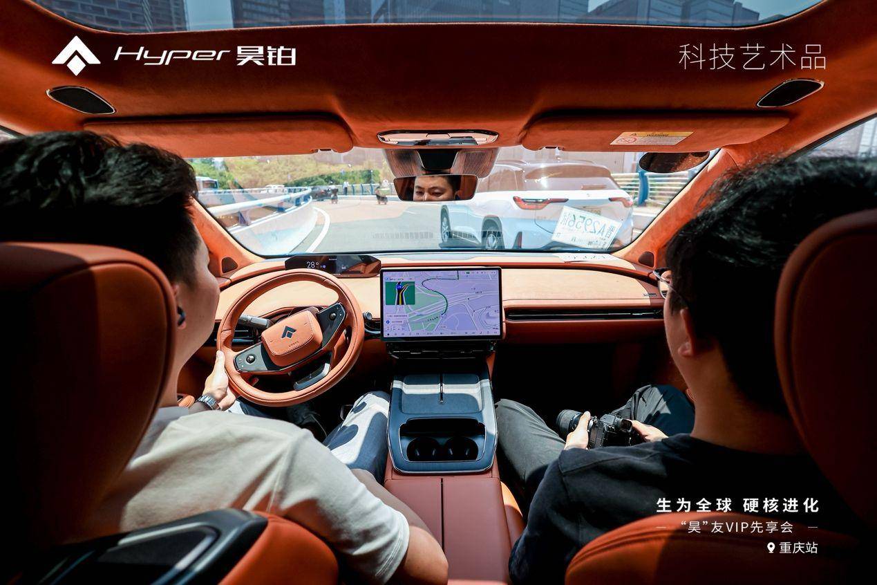 接連體驗(yàn)了兩個(gè)新勢(shì)力品牌的城市無圖智駕后,我得出了這個(gè)結(jié)論