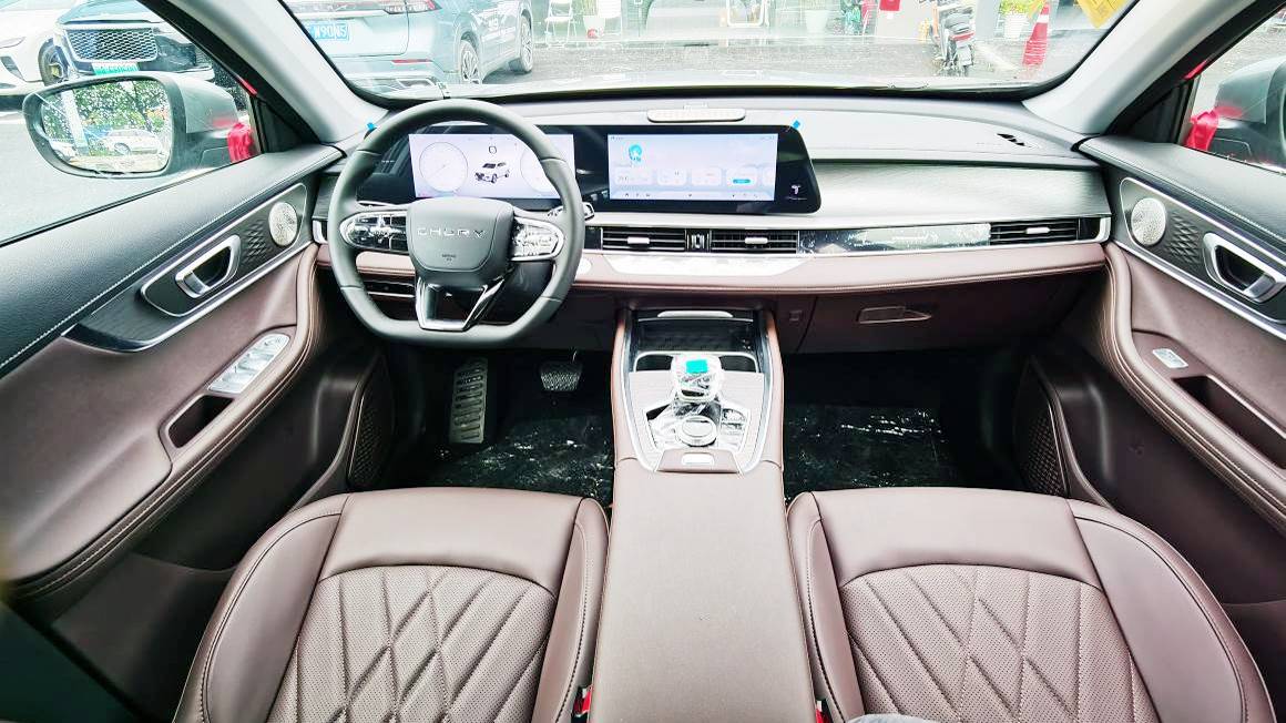 家用SUV實(shí)力擔(dān)當(dāng) 探店瑞虎8 PLUS冠軍版