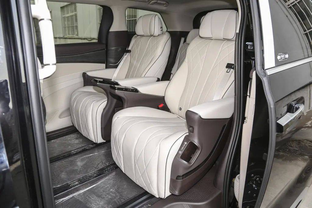 高端插混MPV的對(duì)決,別克GL8 PHEV和騰勢(shì)D9 DM-i,誰(shuí)更勝一籌?