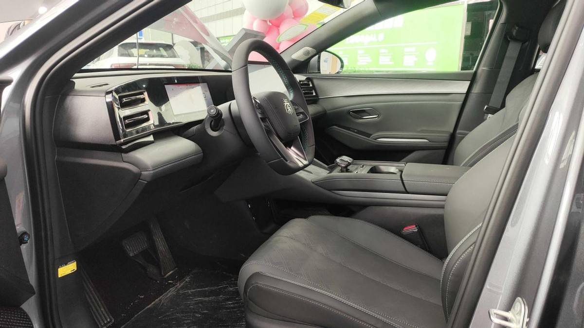 秦L DM-i:天籟雅閣帕薩特,思域雷凌卡羅拉,退退退!