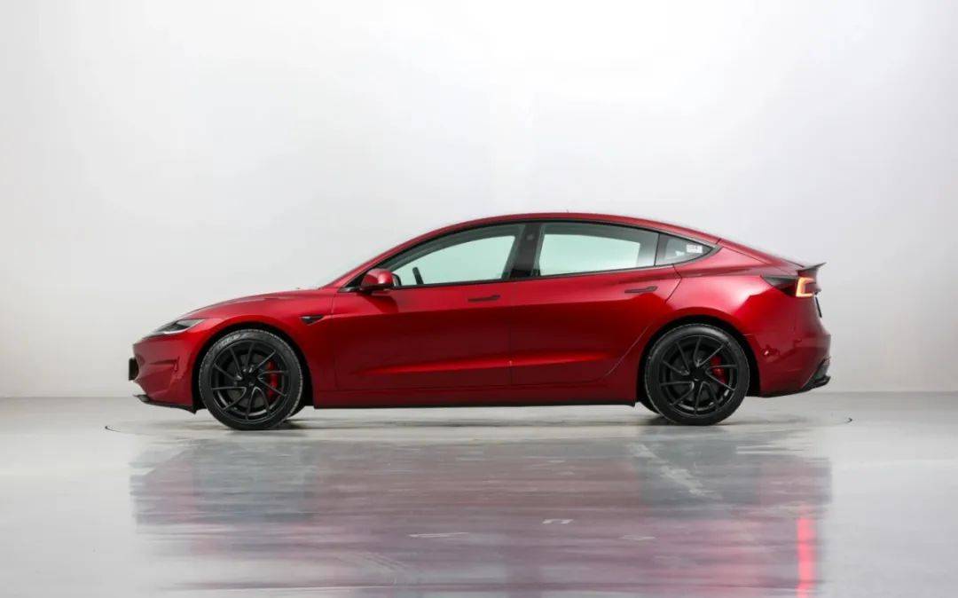 特斯拉新款Model 3高性能版車型售33.59萬元