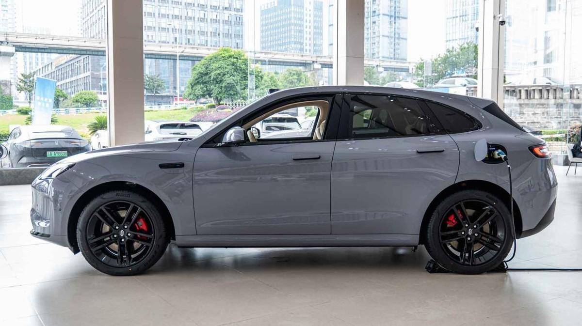 全新問界M5與特斯拉Model Y,誰將引領電動SUV新潮流?